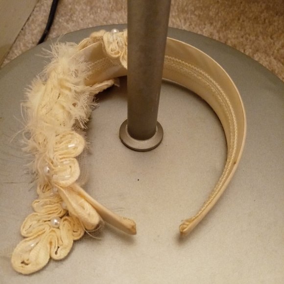 headband with flower applique - Picture 3 of 4